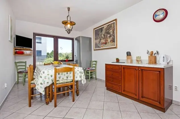 Basic Apart Daire (Red)