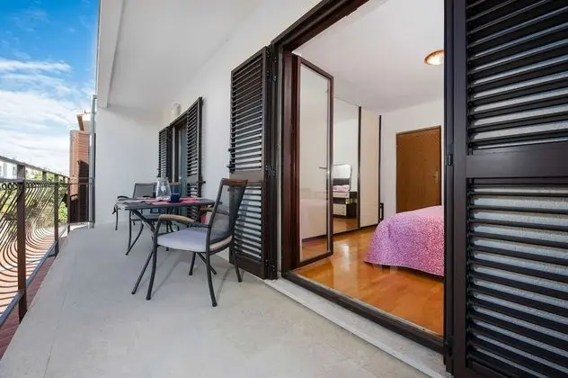 Basic Apart Daire (Red)