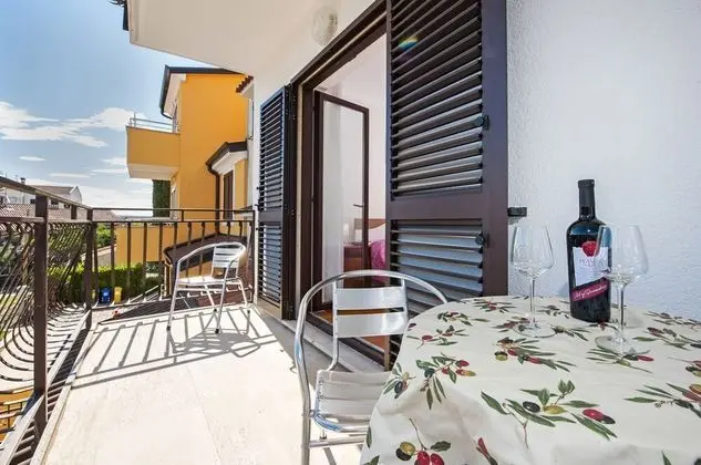 Basic Apart Daire (Red)