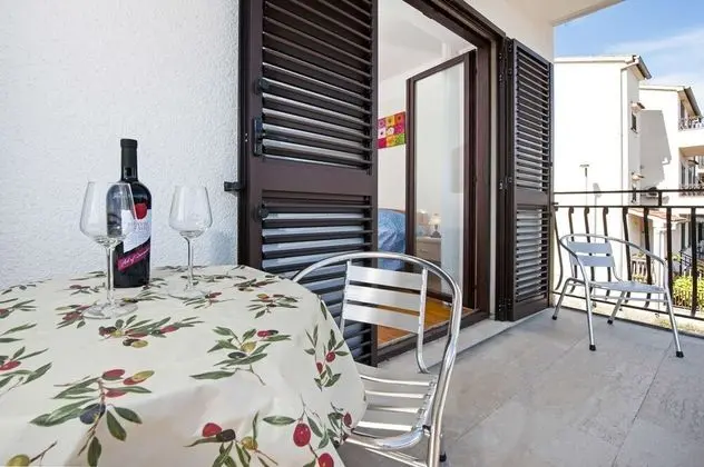 Basic Apart Daire (Red)