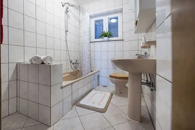 Basic Apart Daire (Red)