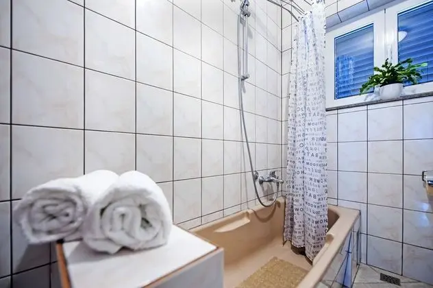 Basic Apart Daire (Red)