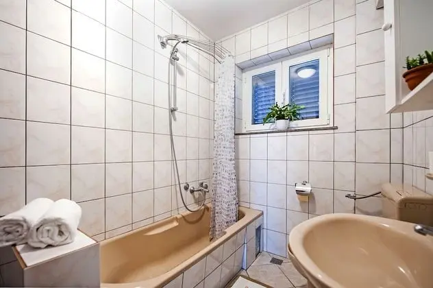 Basic Apart Daire (Red)