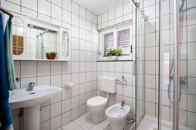 Basic Apart Daire (Red)