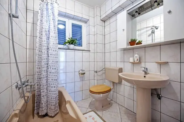 Basic Apart Daire (Red)