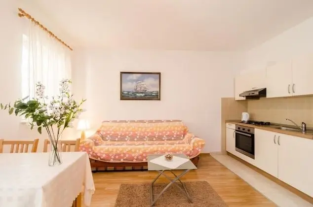 Apart Daire (One-Bedroom Apartment 1)