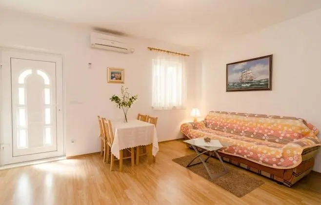 Apart Daire (One-Bedroom Apartment 1)
