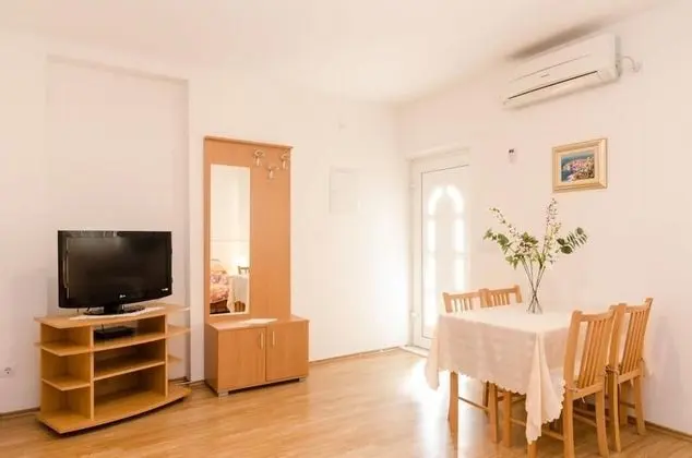 Apart Daire (One-Bedroom Apartment 1)