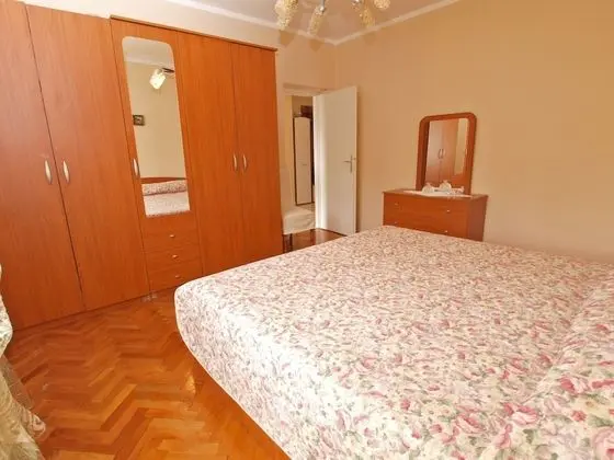 Apart Daire, 2 Yatak Odası (1056/4401)