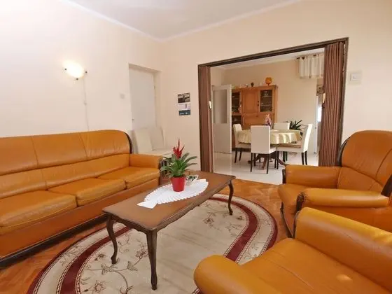 Apart Daire, 2 Yatak Odası (1056/4401)