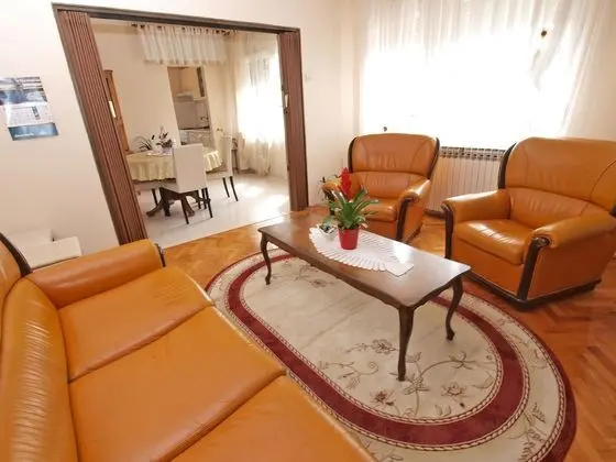 Apart Daire, 2 Yatak Odası (1056/4401)