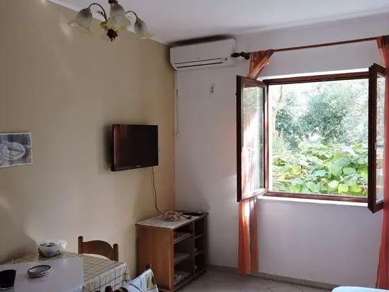 Comfort Apart Daire, Bahçe Manzaralı