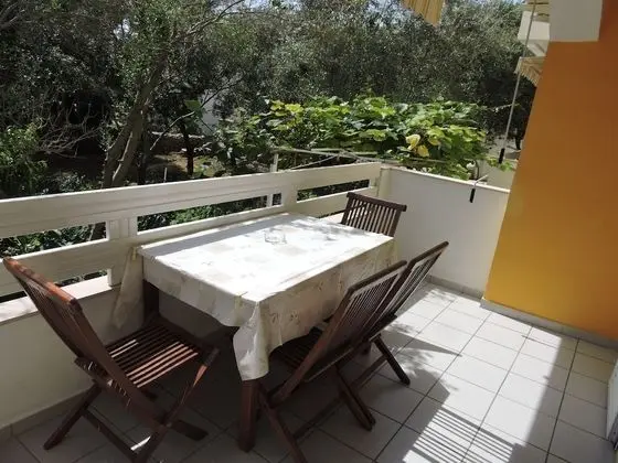 Comfort Apart Daire, Bahçe Manzaralı