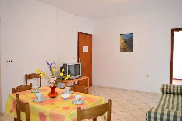 Apart Daire, 1 Çift Kişilik Yatak ve Çekyat