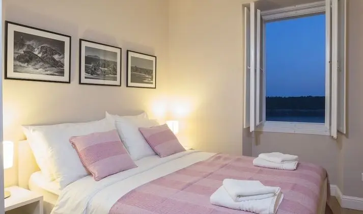 Apart Daire, Deniz Manzaralı