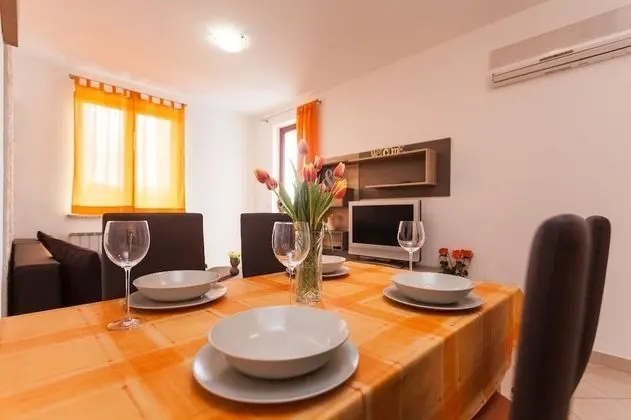 Comfort Apart Daire, Bahçe Manzaralı