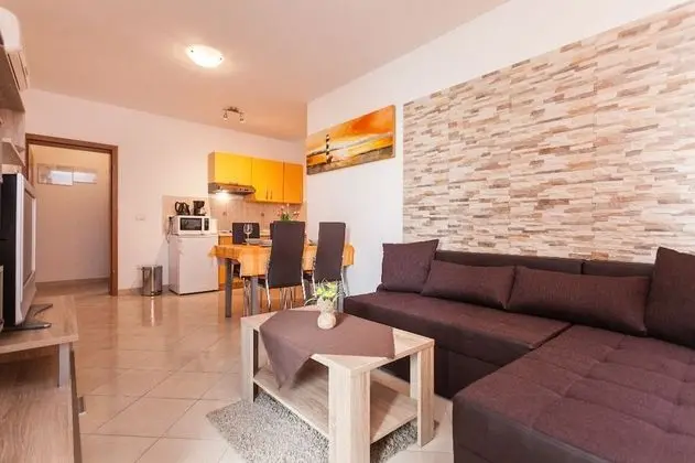Comfort Apart Daire, Bahçe Manzaralı