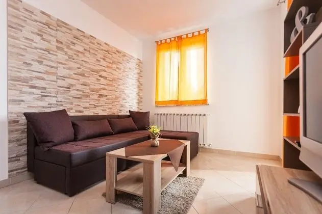 Comfort Apart Daire, Bahçe Manzaralı