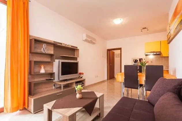 Comfort Apart Daire, Bahçe Manzaralı