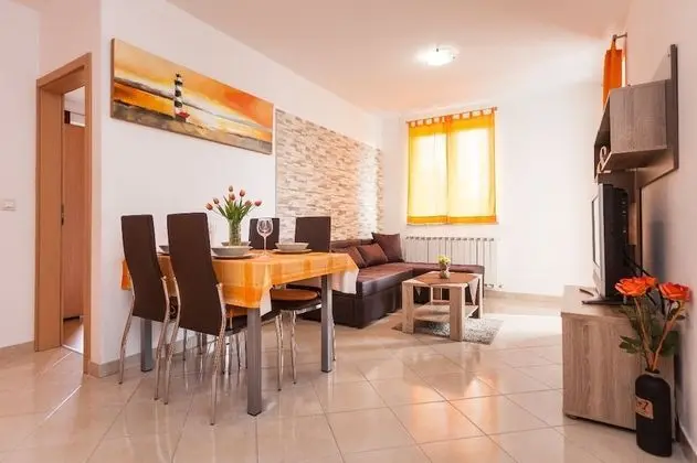 Comfort Apart Daire, Bahçe Manzaralı