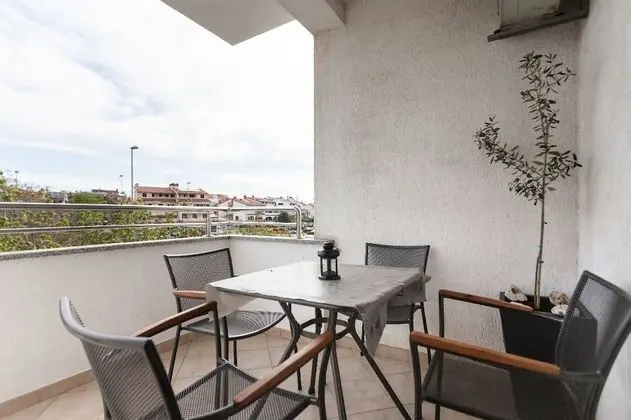 Comfort Apart Daire, Bahçe Manzaralı
