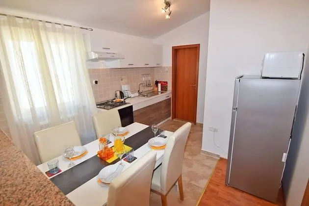 Basic Daire, 2 Yatak Odası, Bahçe Manzaralı