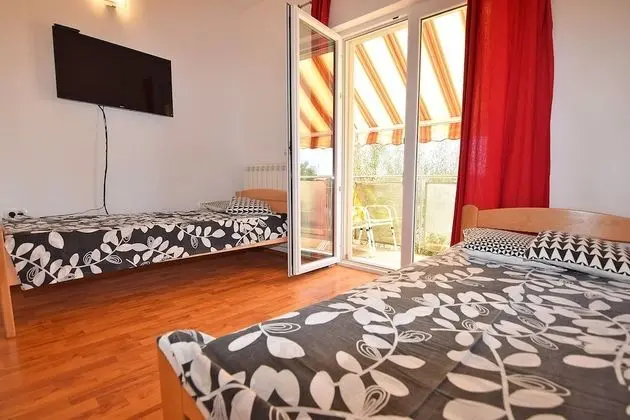 Basic Daire, 2 Yatak Odası, Bahçe Manzaralı