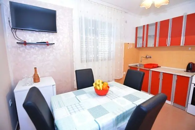 Apart Daire, 2 Yatak Odası, Avlu