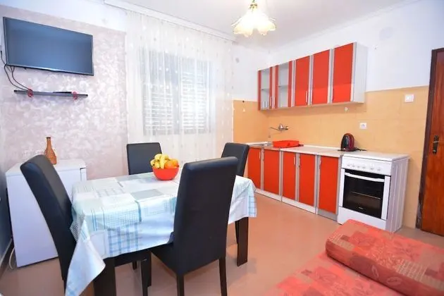 Apart Daire, 2 Yatak Odası, Avlu