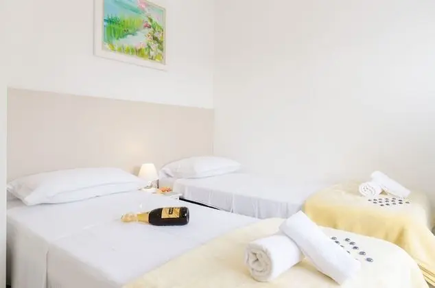 Tek Büyük Yataklı Oda (Twin or Double Room with Terrace)