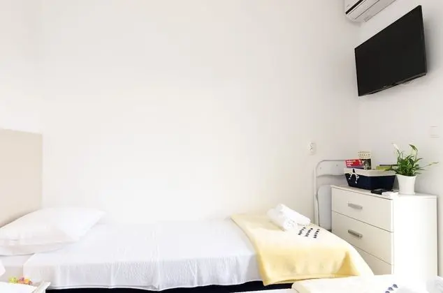 Tek Büyük Yataklı Oda (Twin or Double Room with Terrace)