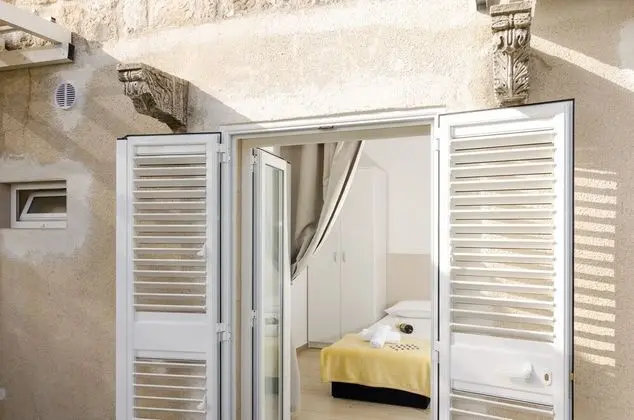 Tek Büyük Yataklı Oda (Twin or Double Room with Terrace)