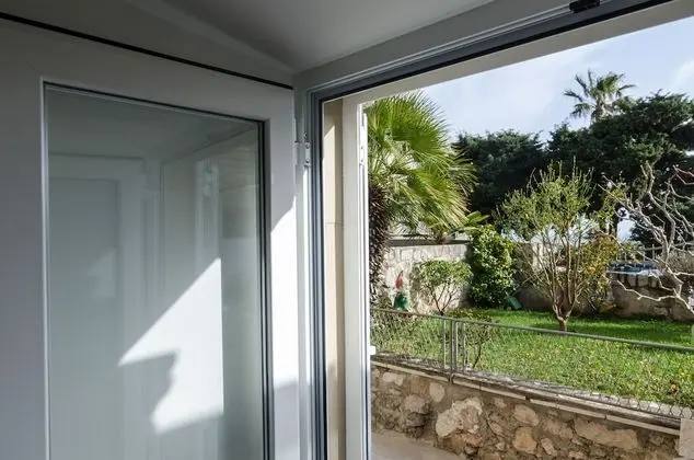 Tek Büyük Yataklı Oda (Twin or Double Room with Terrace)