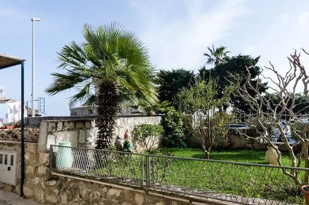 Tek Büyük Yataklı Oda (Twin or Double Room with Terrace)