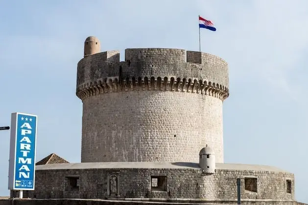 Tek Büyük Yataklı Oda (Twin or Double Room with Terrace)