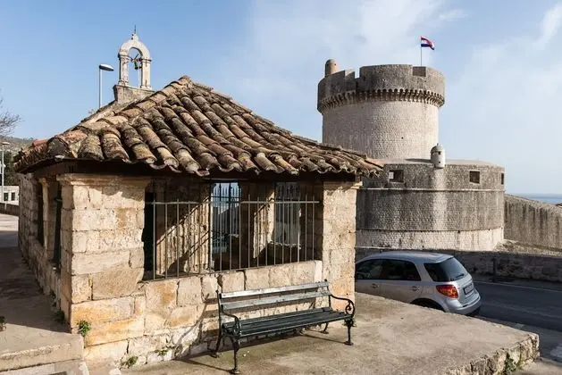 Tek Büyük Yataklı Oda (Twin or Double Room with Terrace)