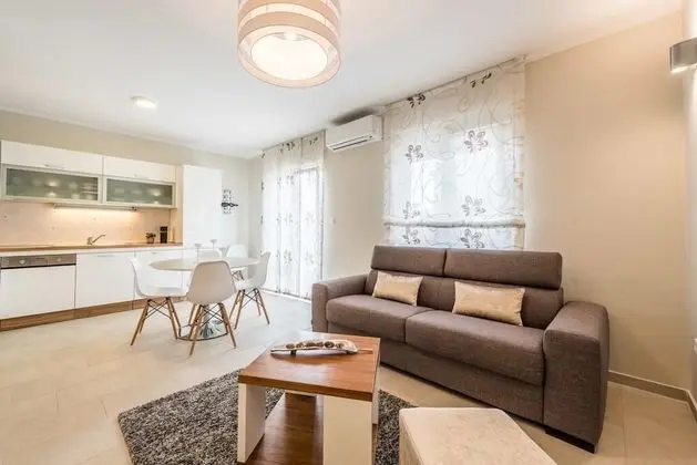 Deluxe Apart Daire, 1 Büyük (Queen) Boy Yatak ve Çekyat, Balkon, Bahçe Manzaralı