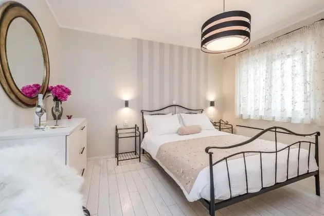 Deluxe Apart Daire, 1 Büyük (Queen) Boy Yatak ve Çekyat, Balkon, Bahçe Manzaralı