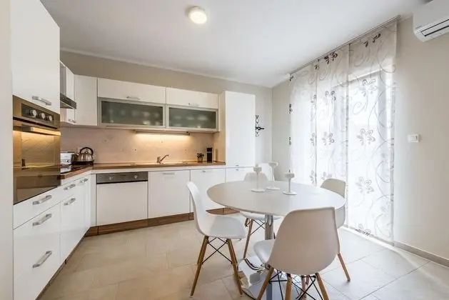 Deluxe Apart Daire, 1 Büyük (Queen) Boy Yatak ve Çekyat, Balkon, Bahçe Manzaralı
