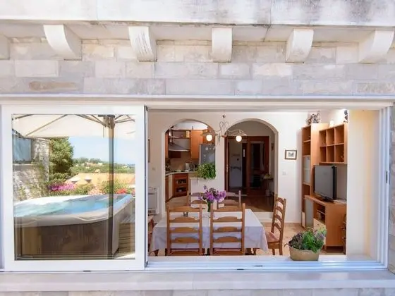 Apart Daire (Two Bedroom Apartment with Jacuzzi)
