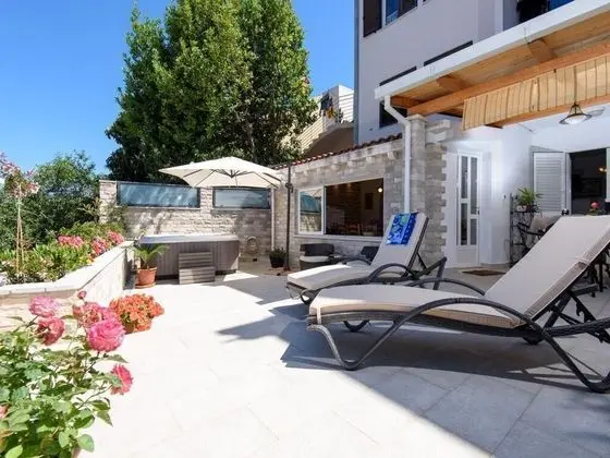 Apart Daire (Two Bedroom Apartment with Jacuzzi)