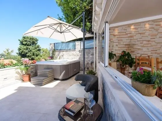 Apart Daire (Two Bedroom Apartment with Jacuzzi)