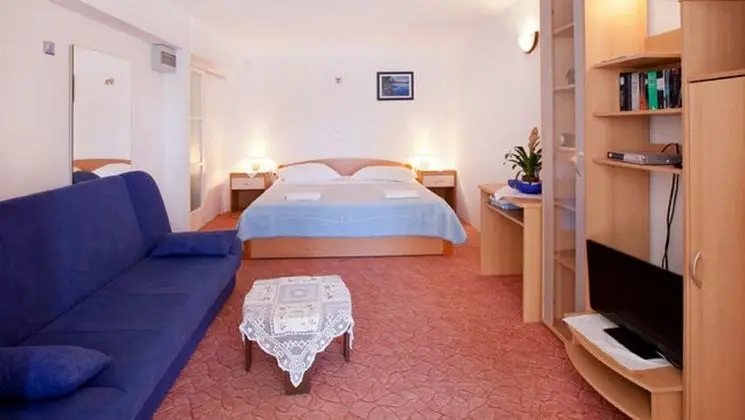 Superior Stüdyo, Teras