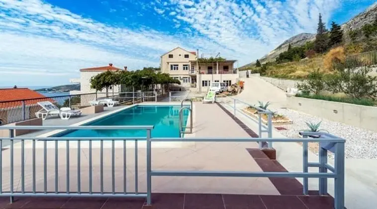 Apart Daire (Apartments Klis - Three-Bedroom Apart)