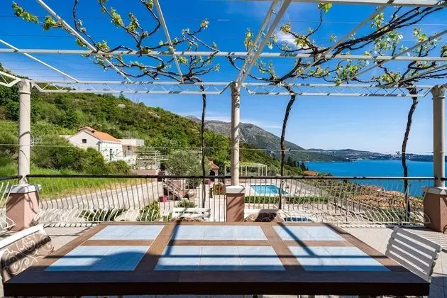 Apart Daire (Apartments Klis - Three-Bedroom Apart)