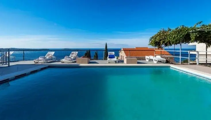 Apart Daire (Apartments Klis - Three-Bedroom Apart)