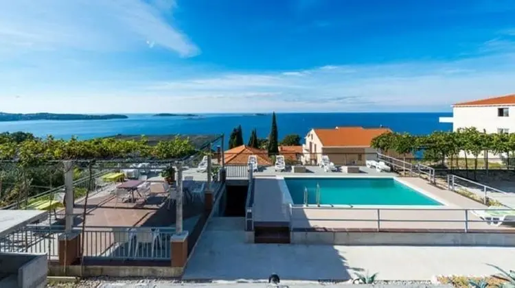 Apart Daire (Apartments Klis - Three-Bedroom Apart)