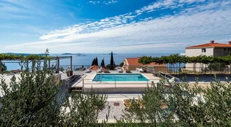 Apart Daire (Apartments Klis - Three-Bedroom Apart)