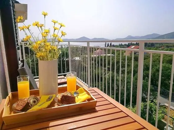 Apart Daire (Two Bedroom Apartment with Balcony an)