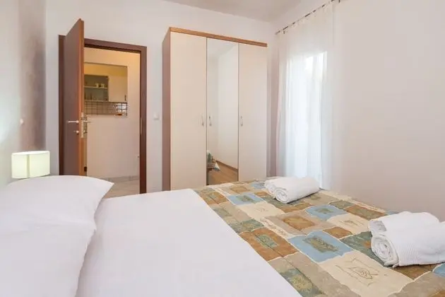 Apart Daire, 1 Yatak Odası, Balkon, Avlu Manzaralı